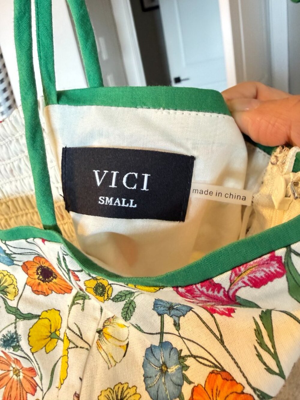 VICI Floral Tie-Strap Fitted Top Size S Multicolor Green Trim NWOT - Picture 7 of 10